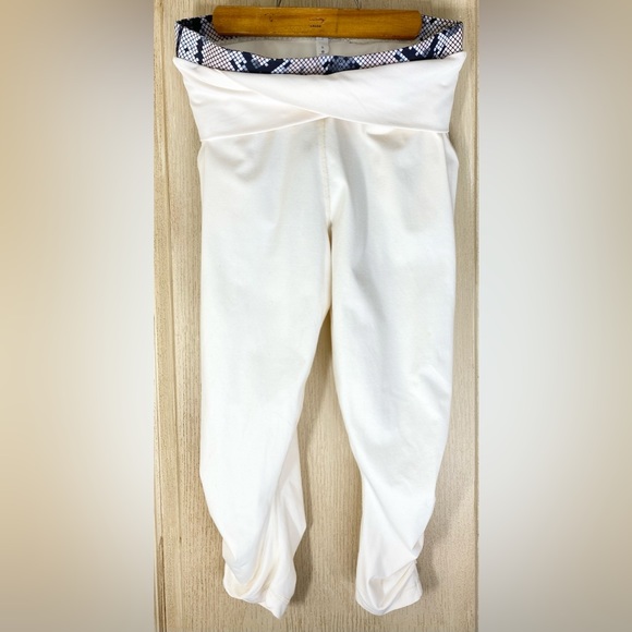 Lululemon Womens Yoga Pant Size 8 Lightweight Comfort Lounge Activewear Capsule - Picture 4 of 11